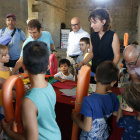 L’alcalde accidental, Rafel Peris, en un taller infantil que es va celebrar ahir al castell de Gardeny.