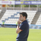 Gerard Albadalejo, con gesto pensativo durante un partido de esta temporada.