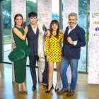La presentadora, Raquel Sánchez Silva, con Alejandro Palomo, María Escoté y Lorenzo Caprile, el jurado.