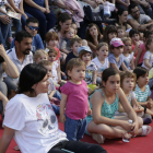 Cientos de personas, entre pequeños y mayores, tomaron ayer el centro de Torrelameu para disfrutar de los espectáculos y juegos de la segunda edición del festival Marrameu. 