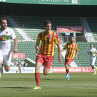 Juanto Ortuño, en una acció del partit que el Lleida va jugar diumenge a Elx.