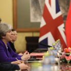 La primera ministra britànica, Theresa May, en un moment d’una reunió feta a Pequín.