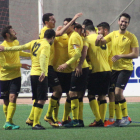 Los jugadores del EFAC celebran uno de los cuatro goles que consiguieron en el derbi ante el Balaguer.
