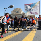 Opositors armenis bloquegen un carrer d’Erevan en favor del seu líder, Nikol Pashinyan.