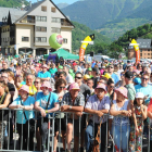 Aficionats al ciclisme esperen el pas dels corredors en una edició anterior del Tour a Aran.
