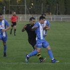 Un jugador del Vilanova presiona a otro del Torregrossa en una acción del partido de ayer.