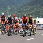 Un grupo de ciclistas durante paso del Tour por tierras aranesas el pasado 24 de julio.