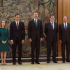 El presidente del Constitucional, Ana Pastor, Pedro Sánchez, el rey, Mariano Rajoy, Pío Escudero y el presidente del Tribunal Supremo. 