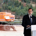 Mariano Rajoy, que ahir va inaugurar obres a Galícia, està negociant els Pressupostos.