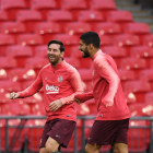 Leo Messi y Luis Suárez durante el entrenamiento en Wembley.