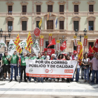Una situació alertada pels sindicats - La falta de personal a les oficines provincials, sobretot a Lleida, és un problema per al qual fa anys que els sindicats de Correus demanen una solució. El mes de juny passat es van manifestar davant de la  ...