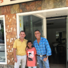 Joan Calutxo i Manel Montes amb el Rgeibi, de 12 anys.