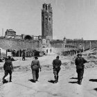 Militares franquistas y alemanes se dirigen a la Seu, cuartel y también prisión de represaliados