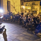 La plaza del Ajuntament de Guissona acogió anoche el primer recital del ciclo ‘Música pel diàleg’.