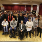 Usuarios y profesionales de las entidades leridanas que ayer leyeron un manifiesto en Lleida. 