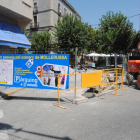 Una de les pancartes per promocionar el comerç que s’ha instal·lat al carrer Ferran Puig.