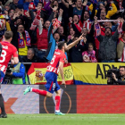 Diego Costa celebra el gol abans del descans que va sentenciar el pas a una nova final europea.