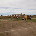 Colocan césped artificial en el campo del CE Pla d’Urgell en Golmés