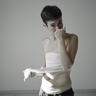 La actriz Mariona Castillo protagoniza el montaje de teatro-danza y música en directo ‘Limbo’.