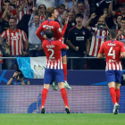 Jugadors de l’Atlètic de Madrid celebren un dels gols.