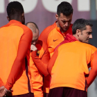 Busquets y Valverde, ayer en la sesión de entrenamiento del FC Barcelona.