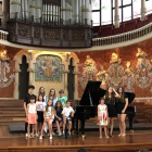 Jóvenes pianistas del Conservatori de Cervera, en el Palau de la Música