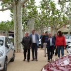 Las autoridades visitando ayer por la mañana los vehículos expuestos en Les Borges.