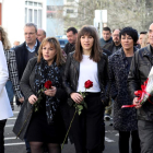 Dirigentes socialistas junto a la viuda y la hija del edil asesinado hace diez años.