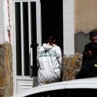 La Guàrdia Civil procedeix a escorcollar una casa de Castrogonzalo.