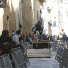 Un biker desciende por la calle Cavallers durante una edición del Down Town.