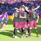 Los jugadores del Milan celebran el único tanto del encuentro, con el que superaron al Barça.