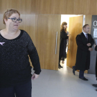 Arántzazu Mármol, la madre de la niña, ayer en los juzgados de Huesca. 