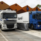 Camiones cruzando el peaje de Les Borges el pasado lunes.