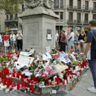 Memorial con flores a las víctimas del atentado terrorista.