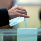 Una urna en un col·legi electoral.