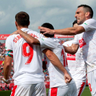 Els jugadors de l’Eibar celebren el tercer gol al camp del Girona, obra de Sergi Enrich.