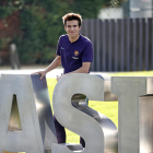 Riqui Puig posó ayer en la Masía del  FC Barcelona tras su gran partido del miércoles en la Copa.