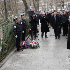Macron rinde homenaje al gendarme asesinado por los yihadistas, ayer hace tres años en París.
