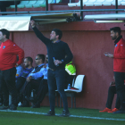 Gerard Albadalejo da instrucciones a sus jugadores el pasado domingo en Peralada.