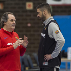 Julbe dirige su primer entrenamiento - Alfred Julbe dirigió ayer su primera sesión de entrenamiento con el equipo de baloncesto del FC Barcelona después de la destitución de Sito Alonso, que se despidió del club a través de una carta en la qu ...