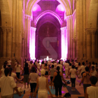 Noche de luna llena en la Seu Vella de Lleida con yoga