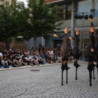 Bailarinas sobre zancos homenajean a las mujeres en Lleida en ‘Mulïer’