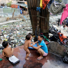 Un canal lleno de basura en Manila.