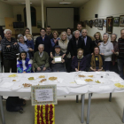 Jaume Solé Puig, al centre, va celebrar ahir el seu aniversari al costat de familiars i amics.