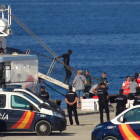 Arribada ahir dels immigrants rescatats en aigües líbies al moll de San Roque, a Cadis.