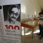 La muestra ‘Una veu rebel. 100 Manuel de Pedrolo’, hasta el 26 de junio en los pasillos del Rectorat. 