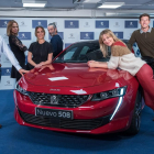Per fer-ho, han trucat a personatges com Ernesto Alterio, María León, Edurne o David Ferrer, perquè cada un provi totes les  tecnologies en diferents activitats a bord del Peugeot 508.