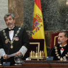 El rey Felipe VI, junto a la fiscal general del Estado, María José Segarra, durante el discurso del presidente del Tribunal Supremo y del Consejo General del Poder Judicial, Carlos Lesmes (centro), en la ceremonia de apertura del Año Judicial.
