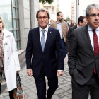 L'expresident de la Generalitat Artur Mas, l'exconsellera Joana Ortega i Francesc Homs, a la seua sortida del Tribunal de Comptes.