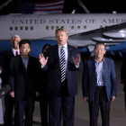 El presidente de EEUU, Donald Trump, recibe a los presos liberados por Corea del Norte.